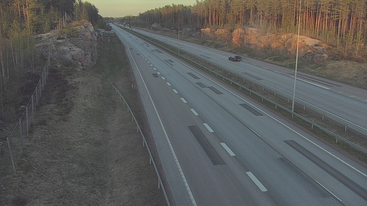 Weather Camera Image Väg 7 Pyttis Markkinamäki, öst, Pyhtää, Kymenlaakso