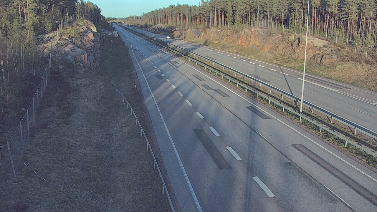 Weather Camera Image Väg 7 Pyttis Markkinamäki, öst, Pyhtää, Kymenlaakso