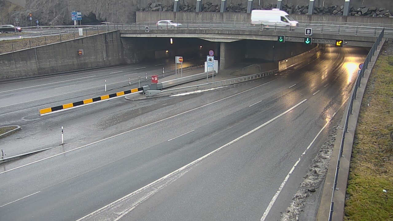 Weather Camera Image Road 12 Tampere, Rantatunneli boom, east, Tampere, Pirkanmaa