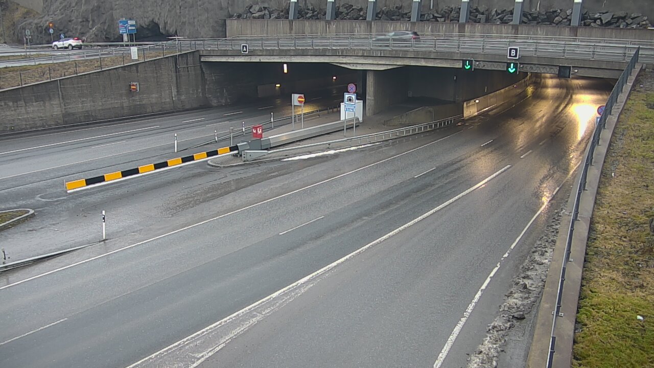 Weather Camera Image Road 12 Tampere, Rantatunneli boom, east, Tampere, Pirkanmaa