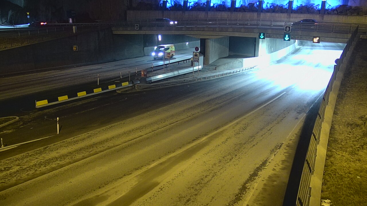 Weather Camera Image Road 12 Tampere, Rantatunneli boom, east, Tampere, Pirkanmaa