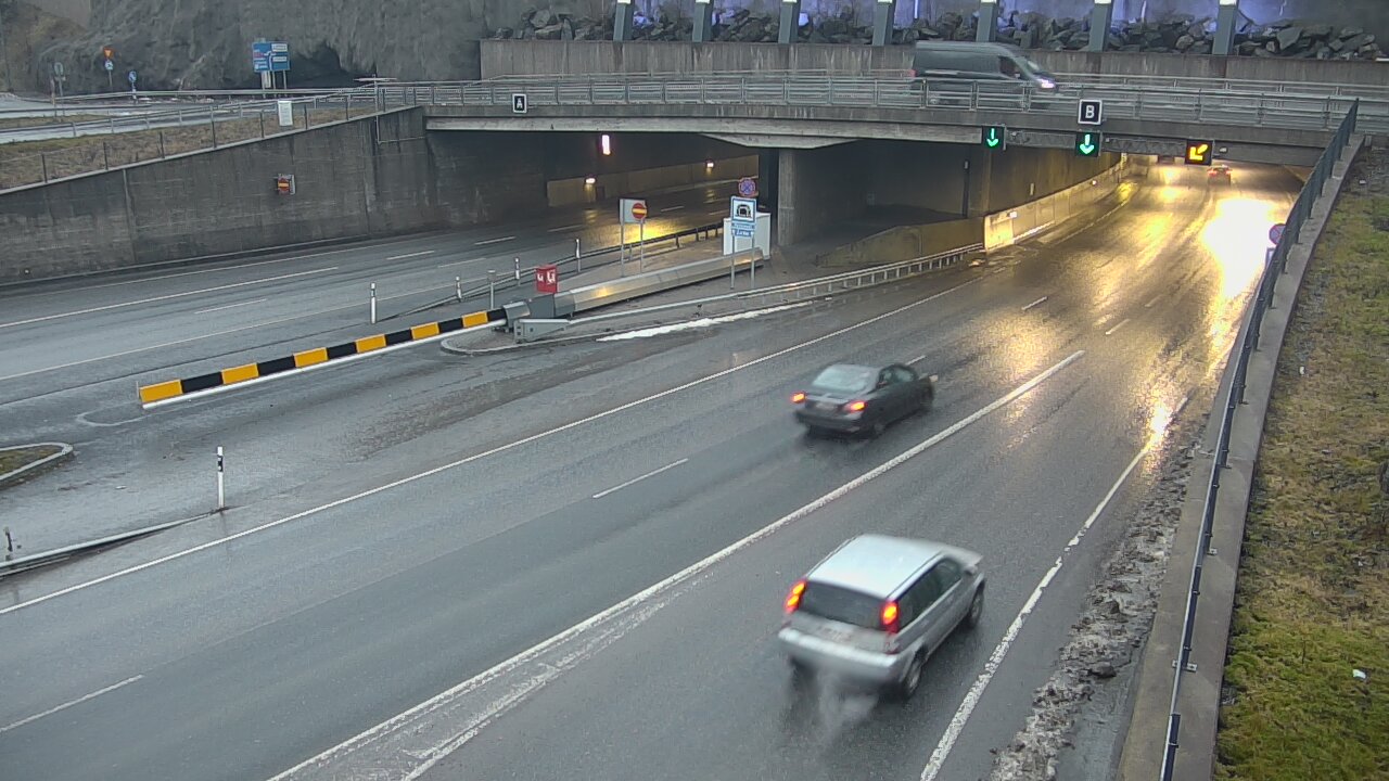 Weather Camera Image Road 12 Tampere, Rantatunneli boom, east, Tampere, Pirkanmaa