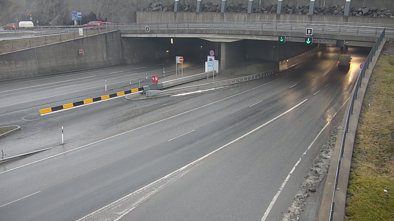 Weather Camera Image Road 12 Tampere, Rantatunneli boom, east, Tampere, Pirkanmaa