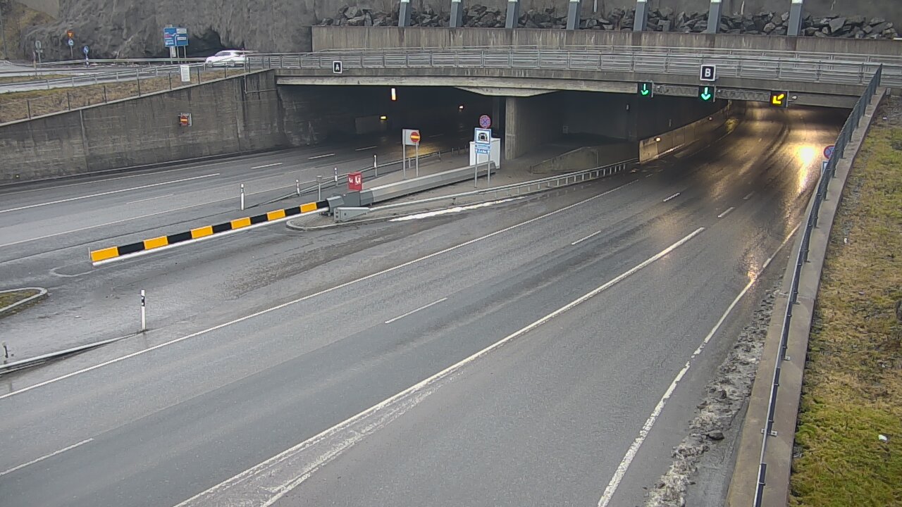 Weather Camera Image Road 12 Tampere, Rantatunneli boom, east, Tampere, Pirkanmaa