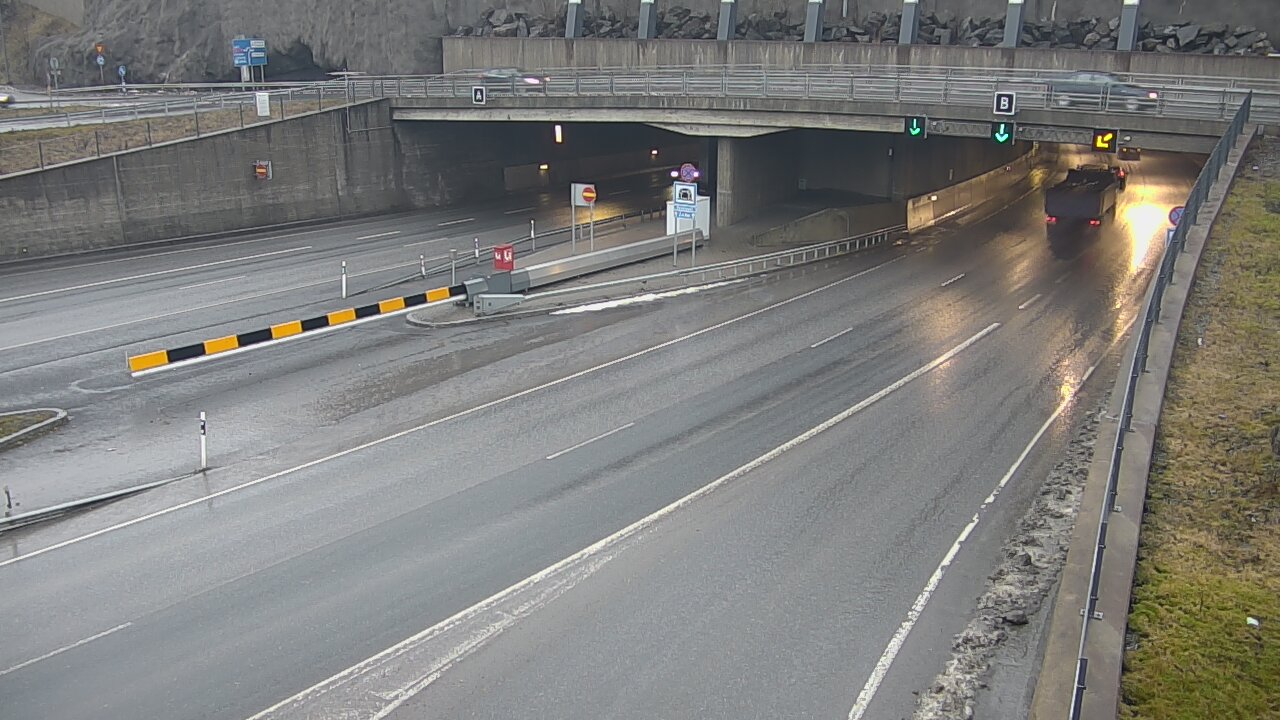 Weather Camera Image Road 12 Tampere, Rantatunneli boom, east, Tampere, Pirkanmaa