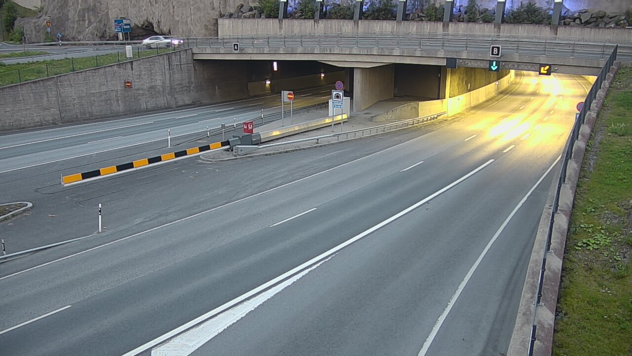 Weather Camera Image Road 12 Tampere, Rantatunneli boom, east, Tampere, Pirkanmaa