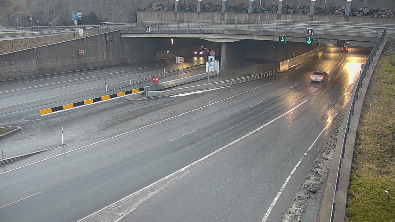 Weather Camera Image Road 12 Tampere, Rantatunneli boom, east, Tampere, Pirkanmaa