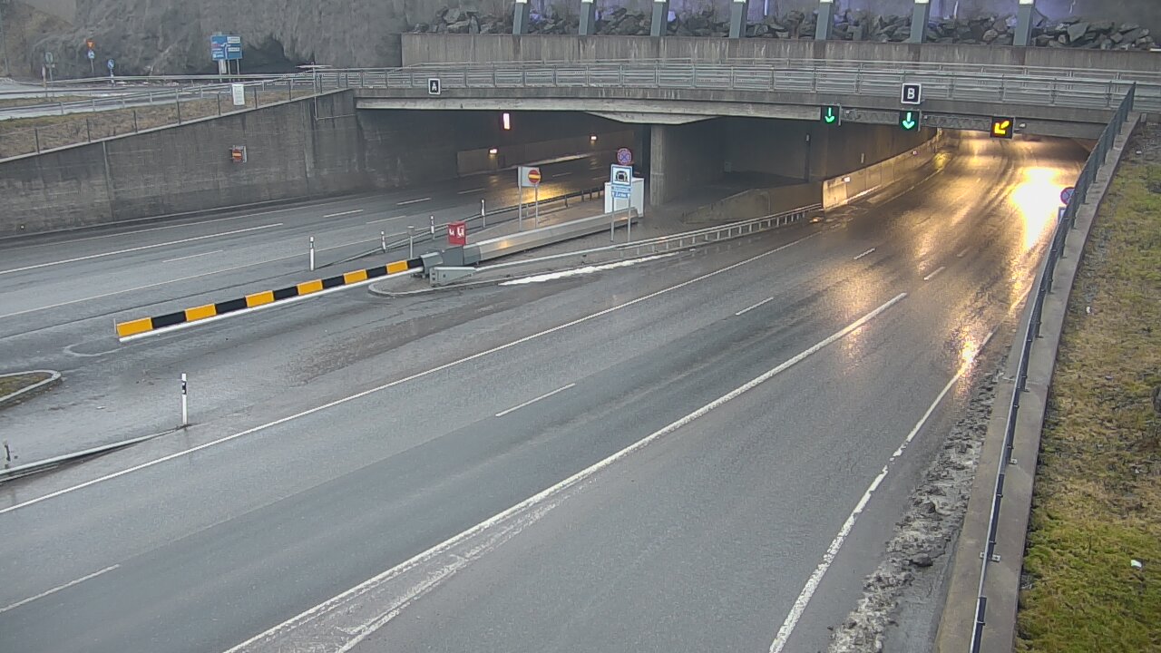 Weather Camera Image Road 12 Tampere, Rantatunneli boom, east, Tampere, Pirkanmaa