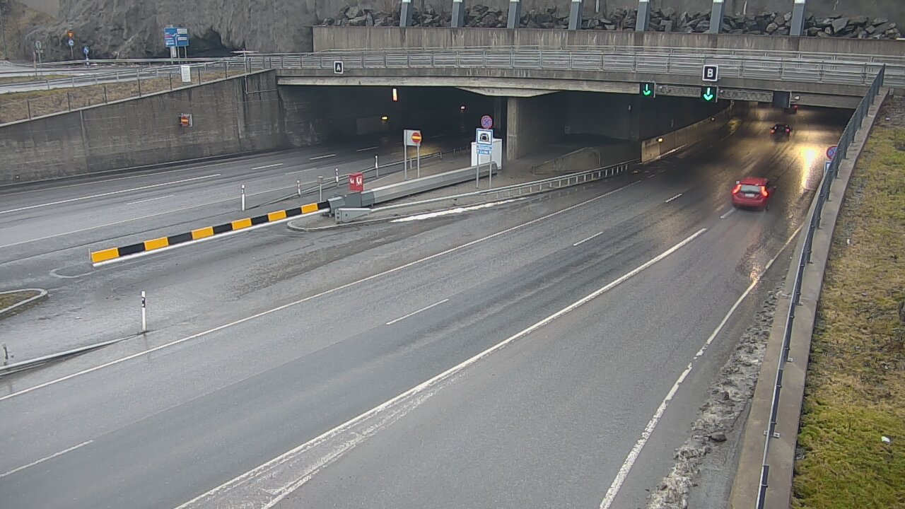 Weather Camera Image Road 12 Tampere, Rantatunneli boom, east, Tampere, Pirkanmaa