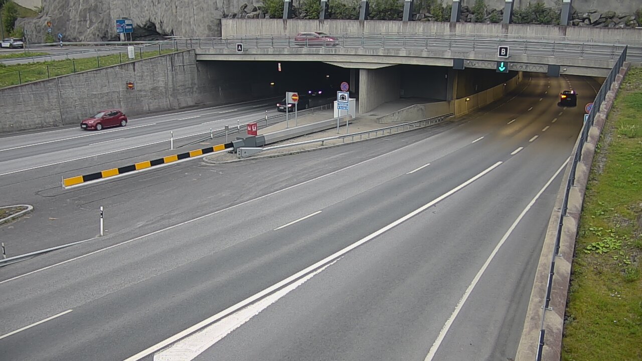 Weather Camera Image Road 12 Tampere, Rantatunneli boom, east, Tampere, Pirkanmaa
