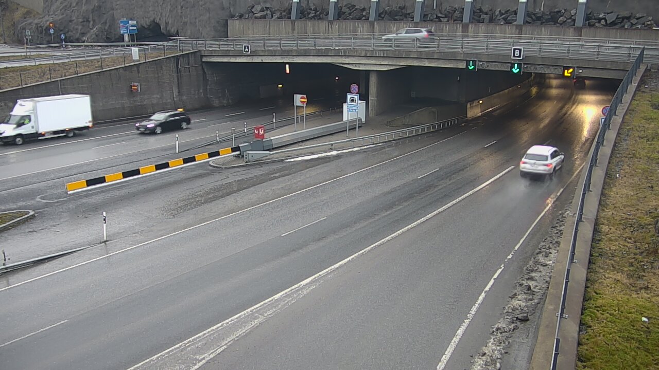 Weather Camera Image Road 12 Tampere, Rantatunneli boom, east, Tampere, Pirkanmaa