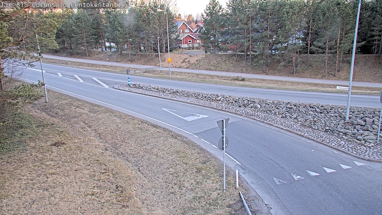 Weather Camera Image Väg 816 Uleåsalo, Lentokentäntie, Oulu, Pohjois-Pohjanmaa