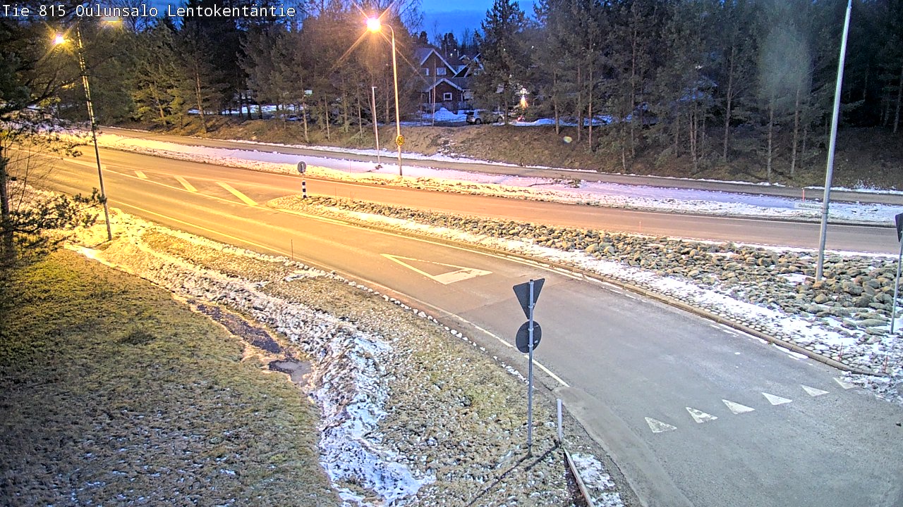 Weather Camera Image Väg 816 Uleåsalo, Lentokentäntie, Oulu, Pohjois-Pohjanmaa