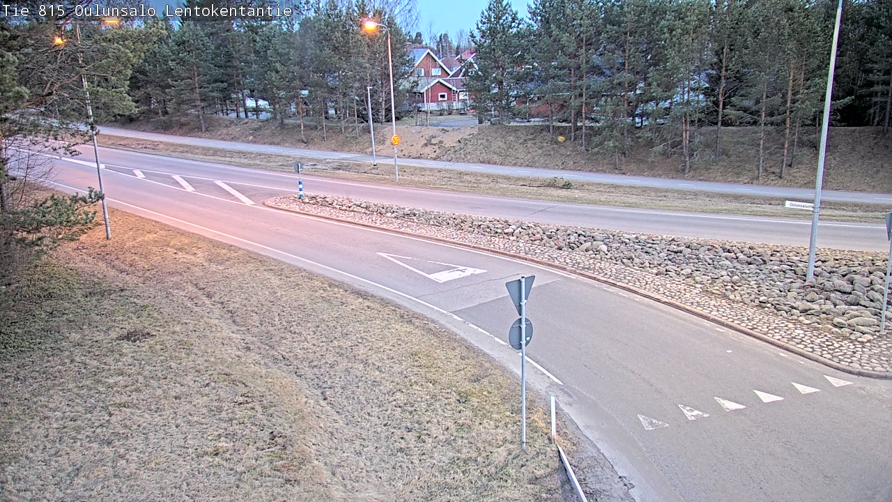Weather Camera Image Väg 816 Uleåsalo, Lentokentäntie, Oulu, Pohjois-Pohjanmaa