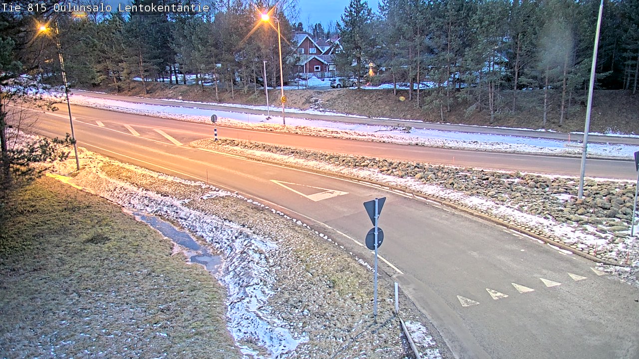 Weather Camera Image Väg 816 Uleåsalo, Lentokentäntie, Oulu, Pohjois-Pohjanmaa