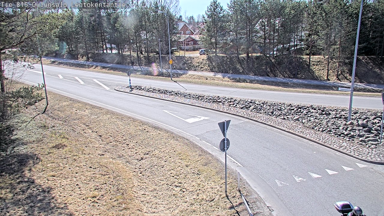 Weather Camera Image Väg 816 Uleåsalo, Lentokentäntie, Oulu, Pohjois-Pohjanmaa