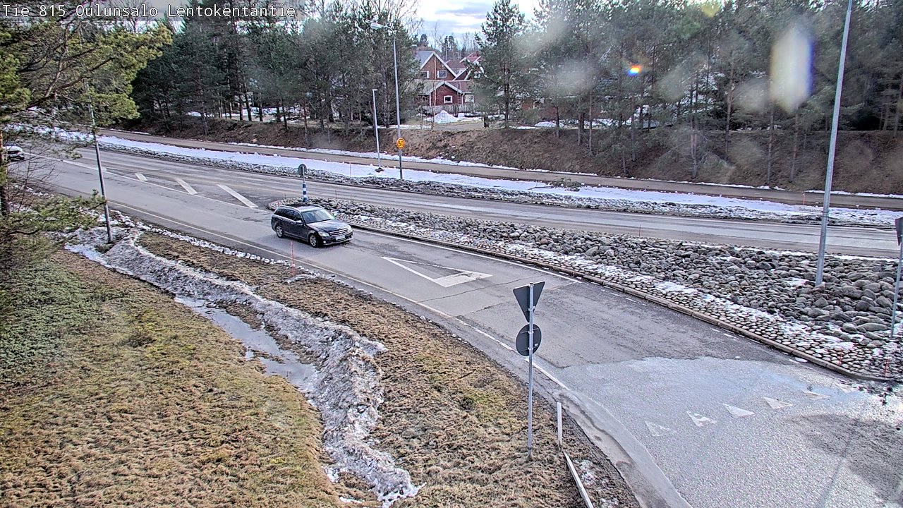 Weather Camera Image Väg 816 Uleåsalo, Lentokentäntie, Oulu, Pohjois-Pohjanmaa