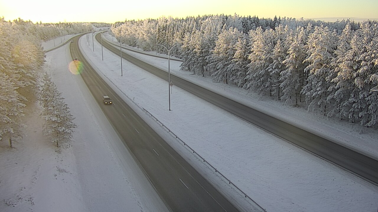 Weather Camera Image Väg 4 Uleåborg, Ouluntulli, Oulu, Pohjois-Pohjanmaa