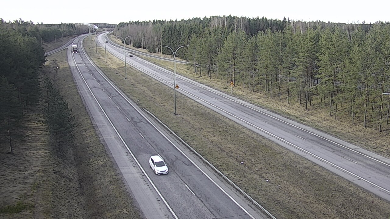 Weather Camera Image Väg 4 Uleåborg, Ouluntulli, Oulu, Pohjois-Pohjanmaa