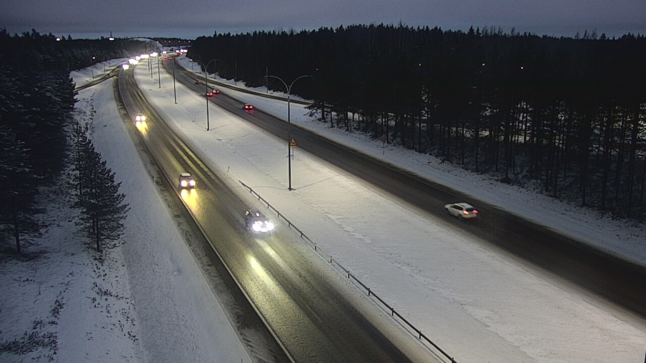 Weather Camera Image Väg 4 Uleåborg, Ouluntulli, Oulu, Pohjois-Pohjanmaa