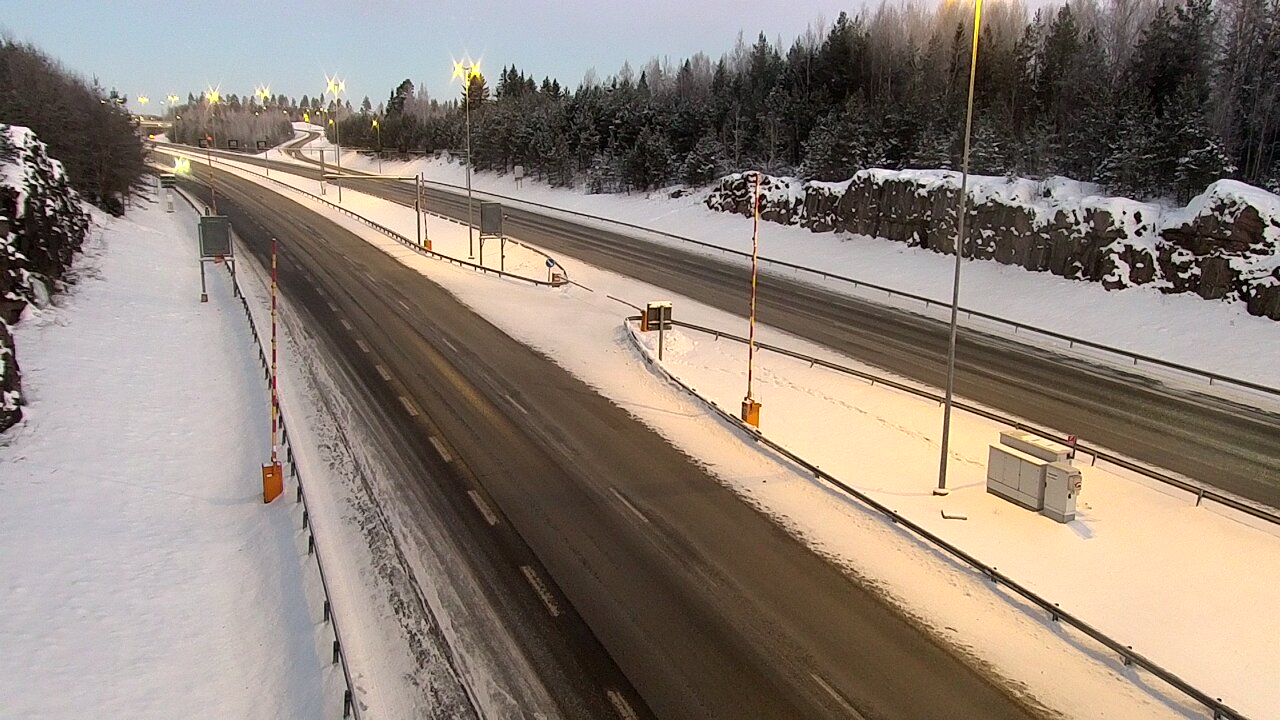 Kelikamerat Kuva Tie 1 Lohja, Tervakorpi, puomi länsi, Lohja, Uusimaa