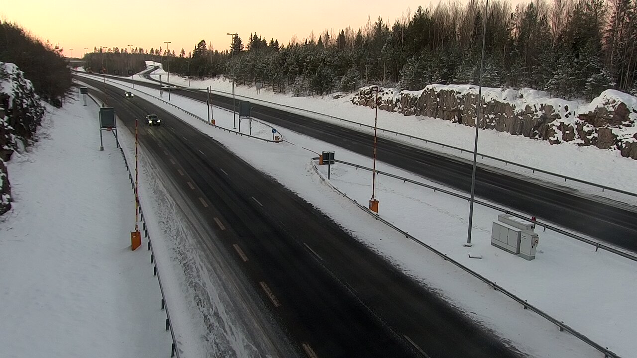 Kelikamerat Kuva Tie 1 Lohja, Tervakorpi, puomi länsi, Lohja, Uusimaa