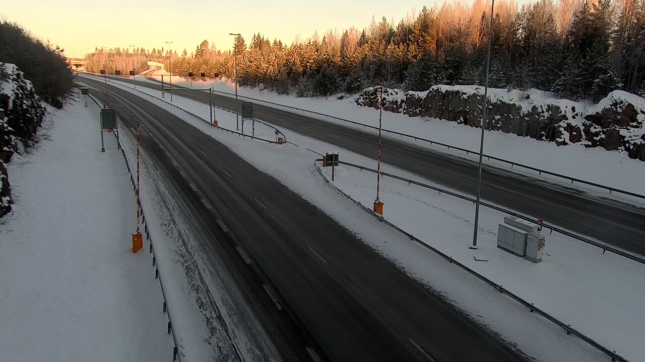 Kelikamerat Kuva Tie 1 Lohja, Tervakorpi, puomi länsi, Lohja, Uusimaa
