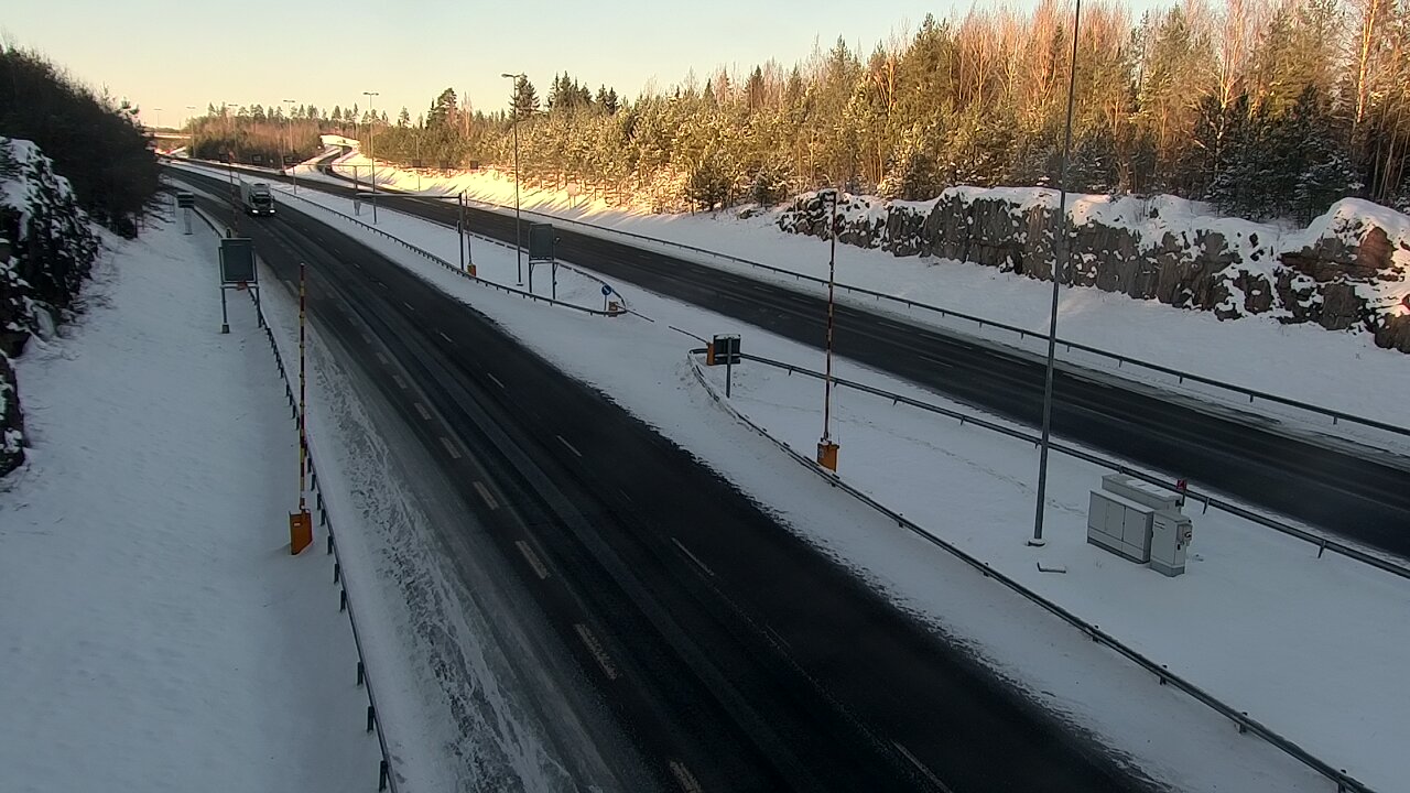 Kelikamerat Kuva Tie 1 Lohja, Tervakorpi, puomi länsi, Lohja, Uusimaa