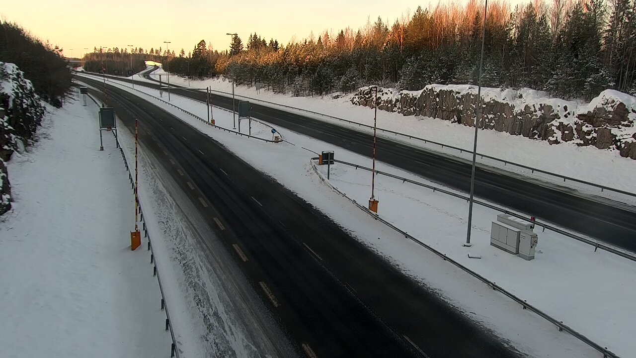 Kelikamerat Kuva Tie 1 Lohja, Tervakorpi, puomi länsi, Lohja, Uusimaa